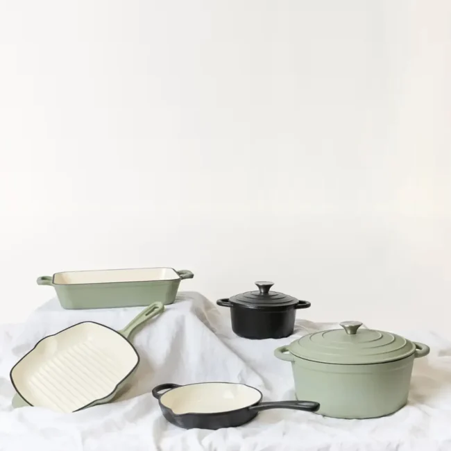 George Collective - Cast Iron Round Casserole 28cm - Matte Sage/Silver Lid - Görsel 3